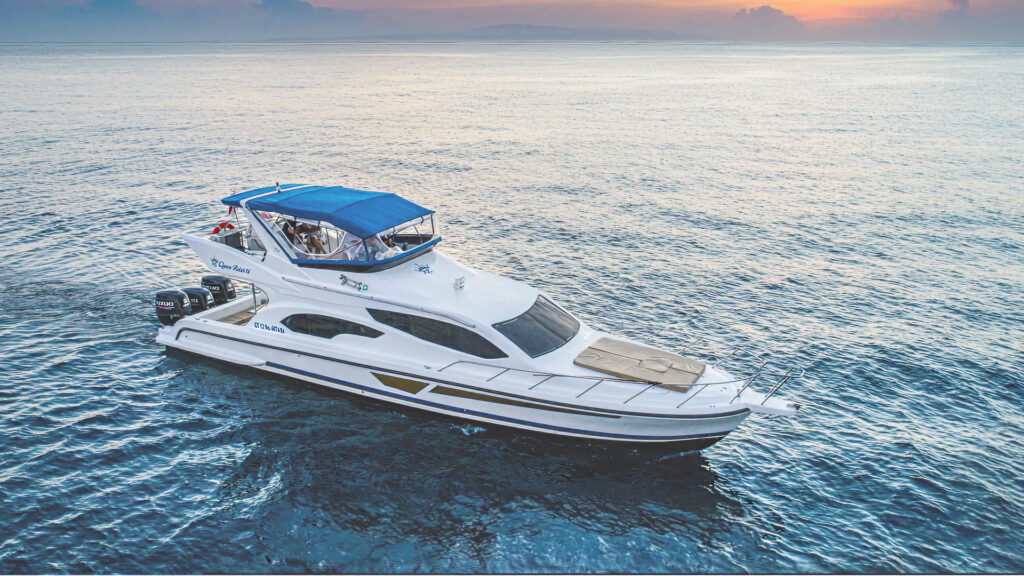 Queen Ruizi (Luxurious Private Yacht)
